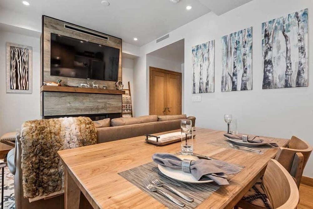 Riverfront Lodge 1 Bedroom Next to the Westin Gondola