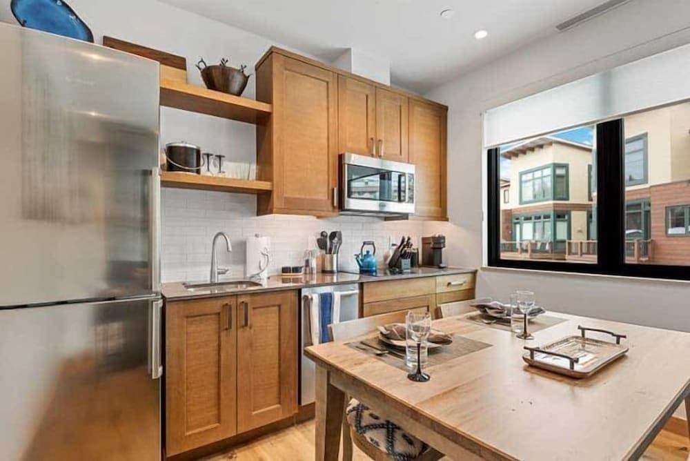 Riverfront Lodge 1 Bedroom Next to the Westin Gondola