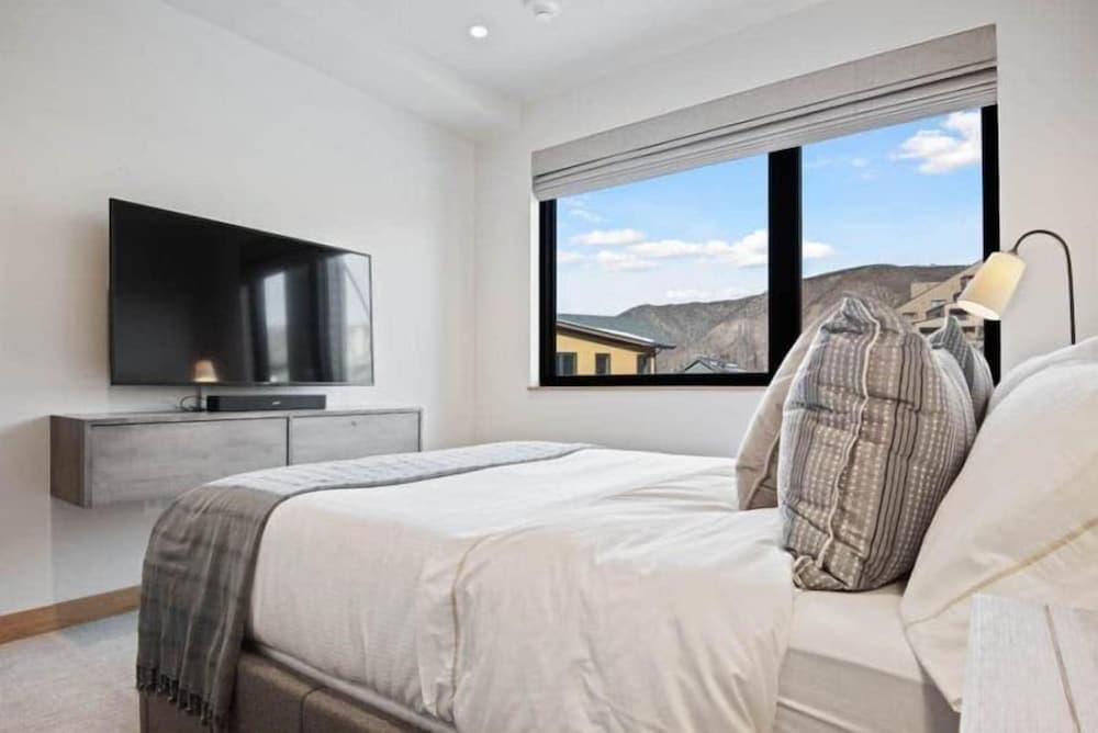 Riverfront Lodge in Avon 3 Bedroom Residence