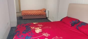 Lovely 3-bed Apartment in Parkgate Rotherham