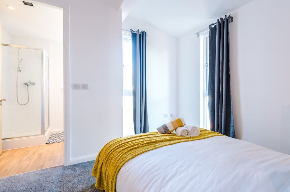 3 Bed House Manchester by MCR Dens