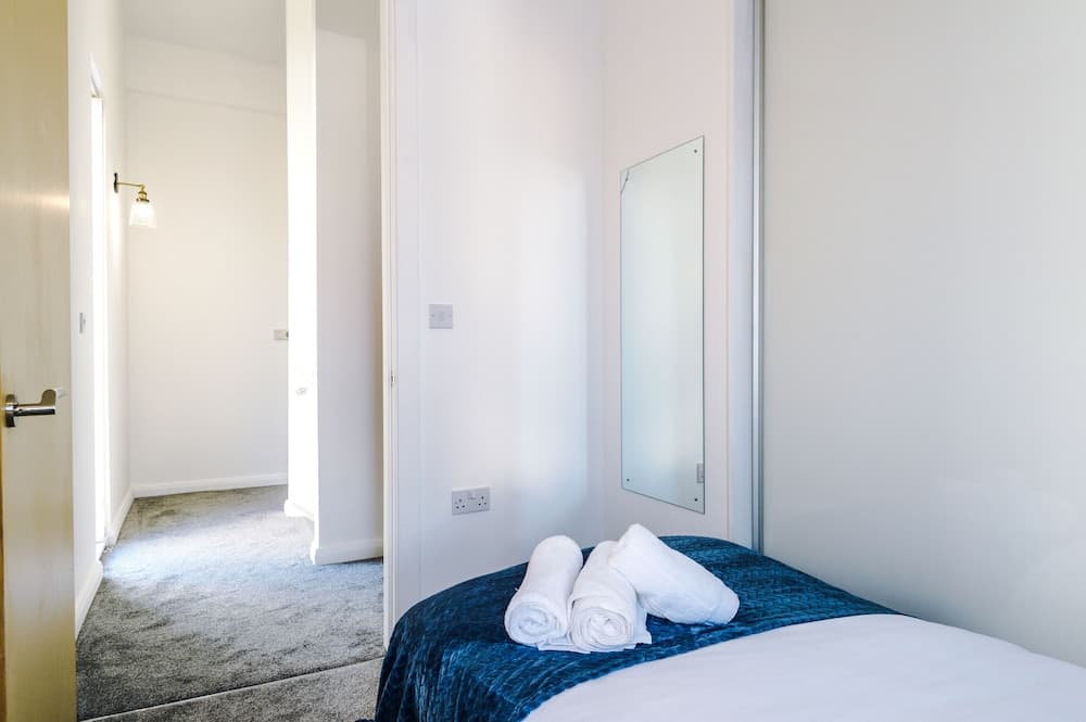 3 Bed House Manchester by MCR Dens