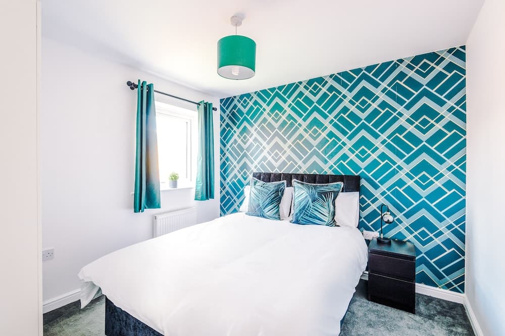 5 Bed House Manchester by MCR Dens