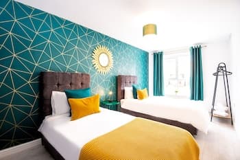 5 Bed House Manchester by MCR Dens