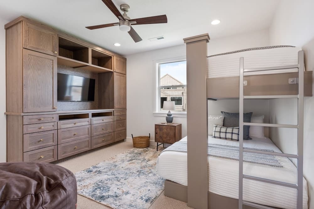 Rendezvous at the Shores by RedAwning