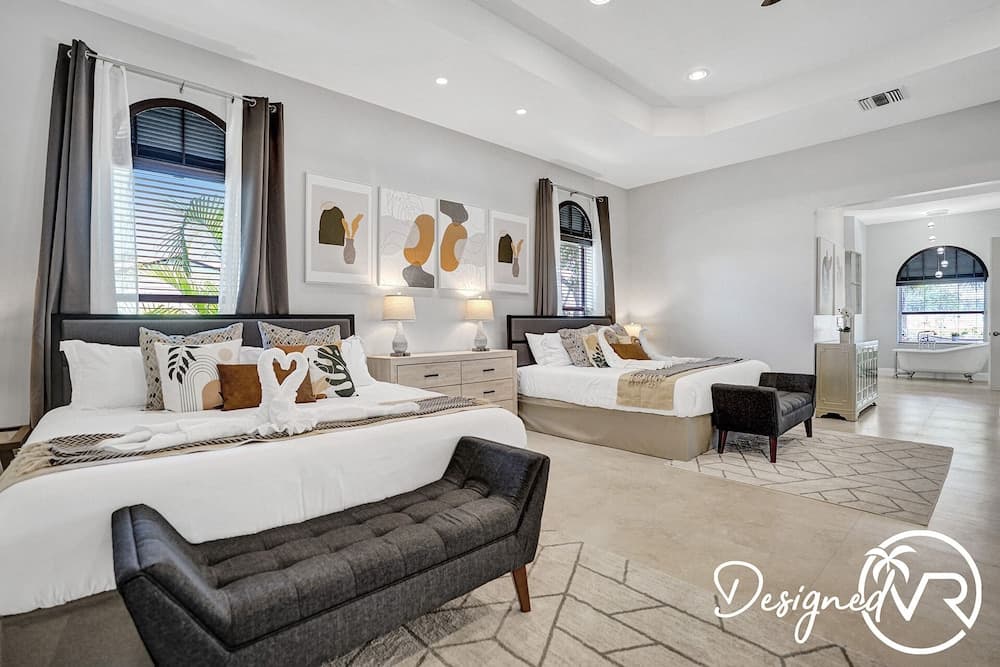 8-BR with Pool & Mini-golf & Soccer