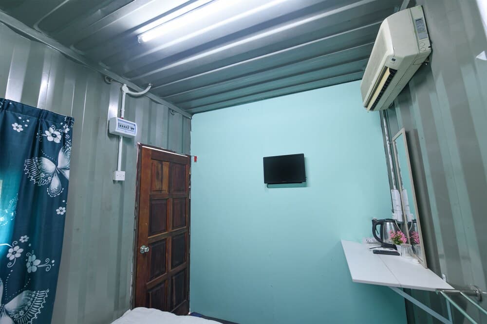 OYO 90589 The Jungle Cabin House