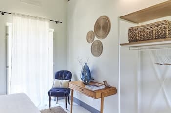 AQVAE Unconventional Country House