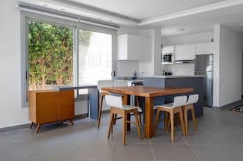 Vesta - Luxury APT - 3BR - Ein Bay