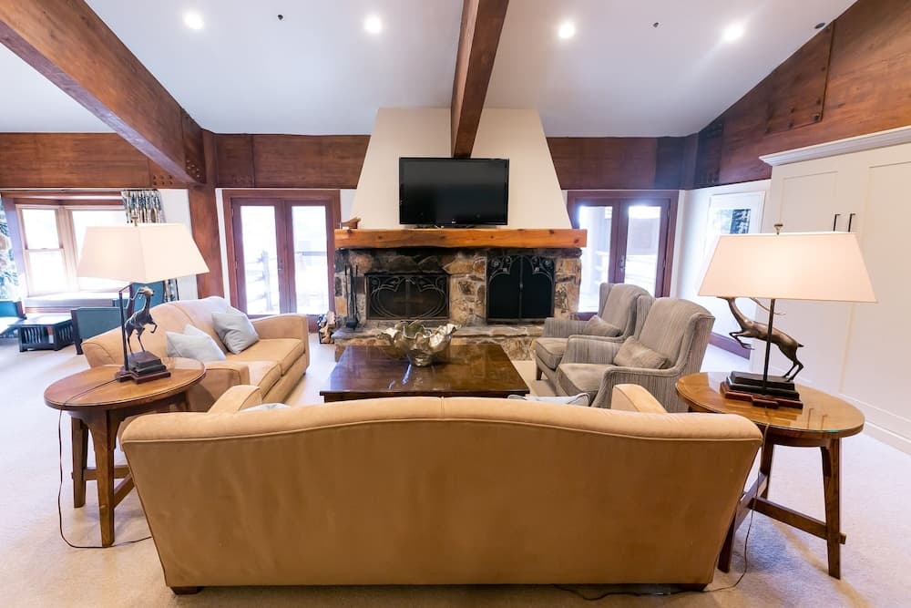 One Bedroom Townhouse with Hot Tub 1 Apartment Hotel by RedAwning