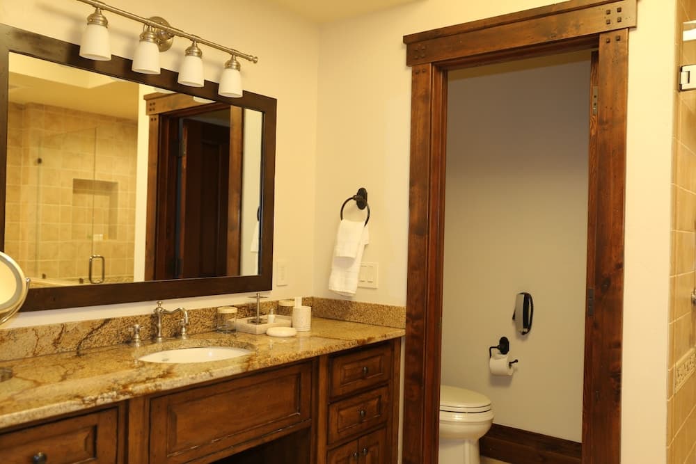 Two Bedroom Junior Suite 2 Apartment Hotel by RedAwning