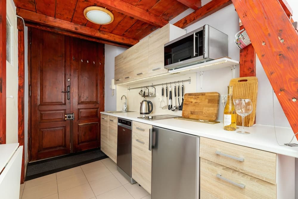 Studio Cracow Boguslawskiego by Renters