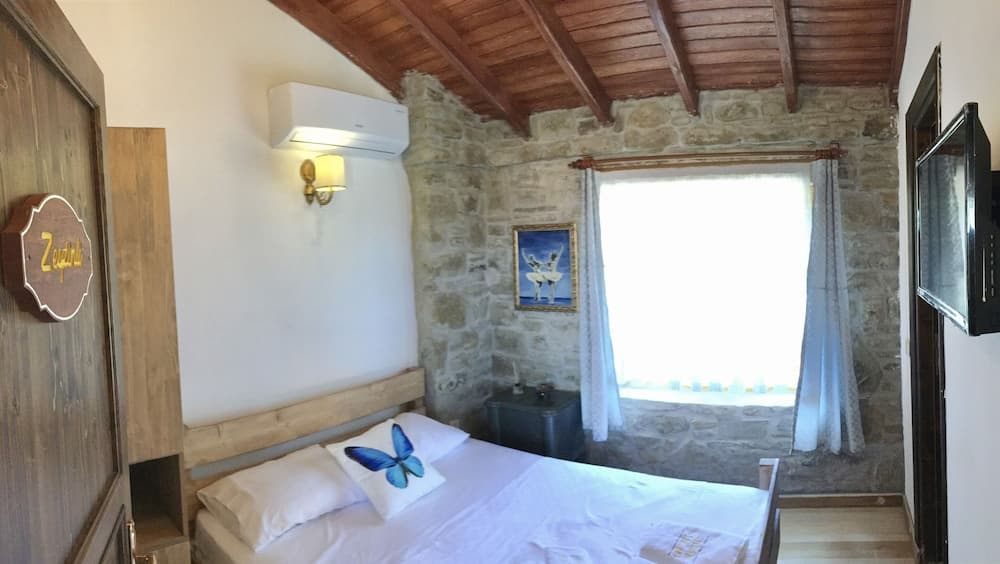 SARI KEÇİ TAŞ OTEL