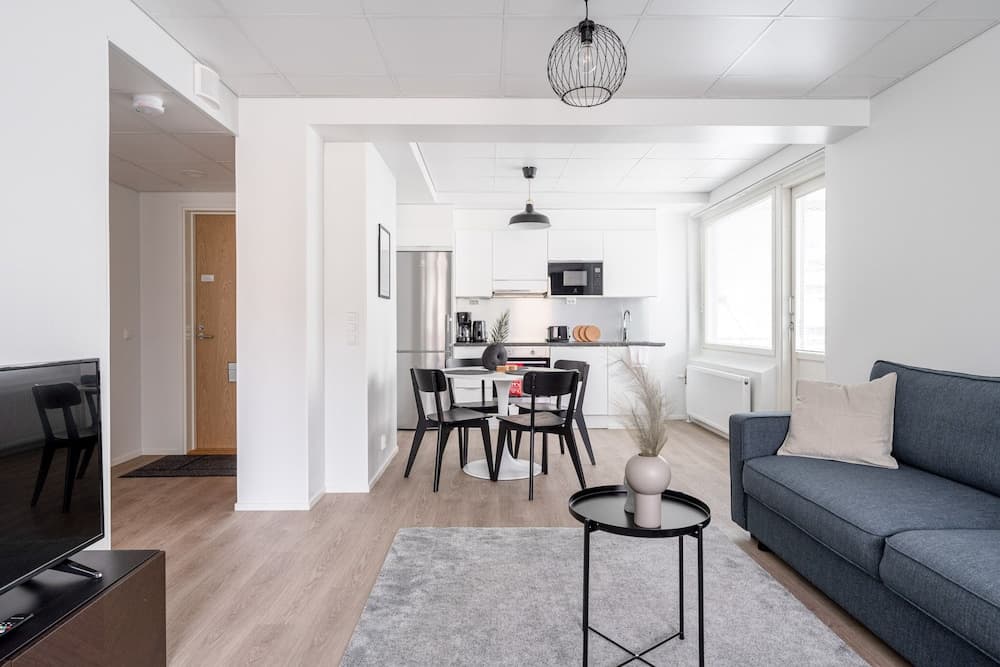 Spacious 1BR Apartment with Balcony in Downtown