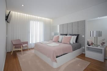 Liiiving - Luxury River View Apartment III