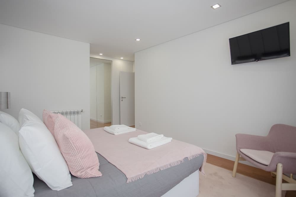 Liiiving - Luxury River View Apartment III