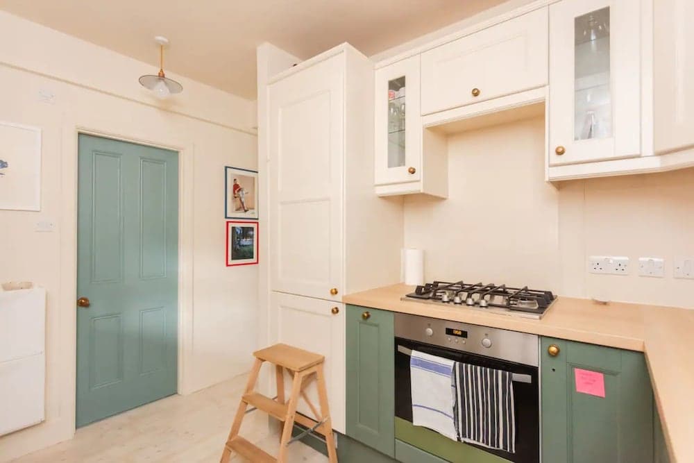 Chic 1 Bedroom Apartment in Zone 1 With Views Gherkin