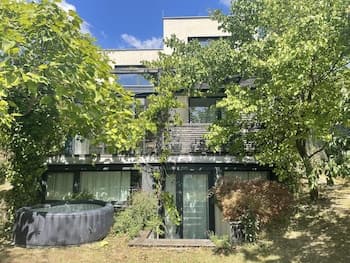 Smile Villa With Terrace Garden Aircondition and Parking in the Beloved D Bling in Vienna