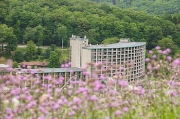 Slopeside Hotel by Seven Springs Resort