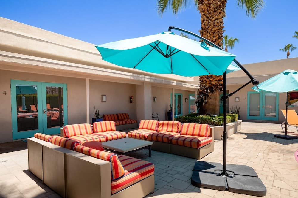 Poolside Fun King Suite