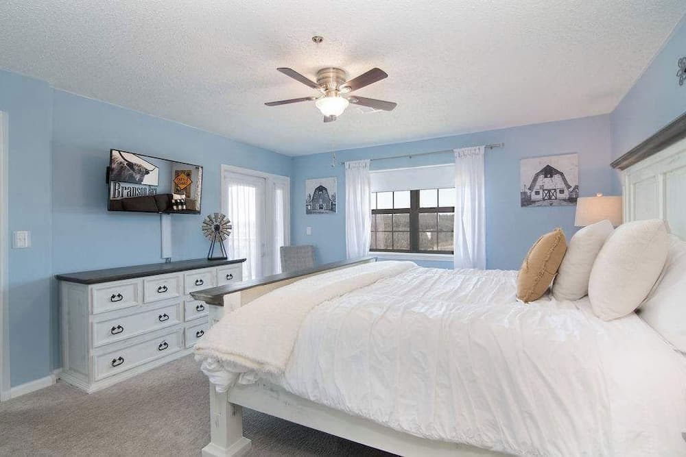 Gathering Place at the Foothills Near Parks!