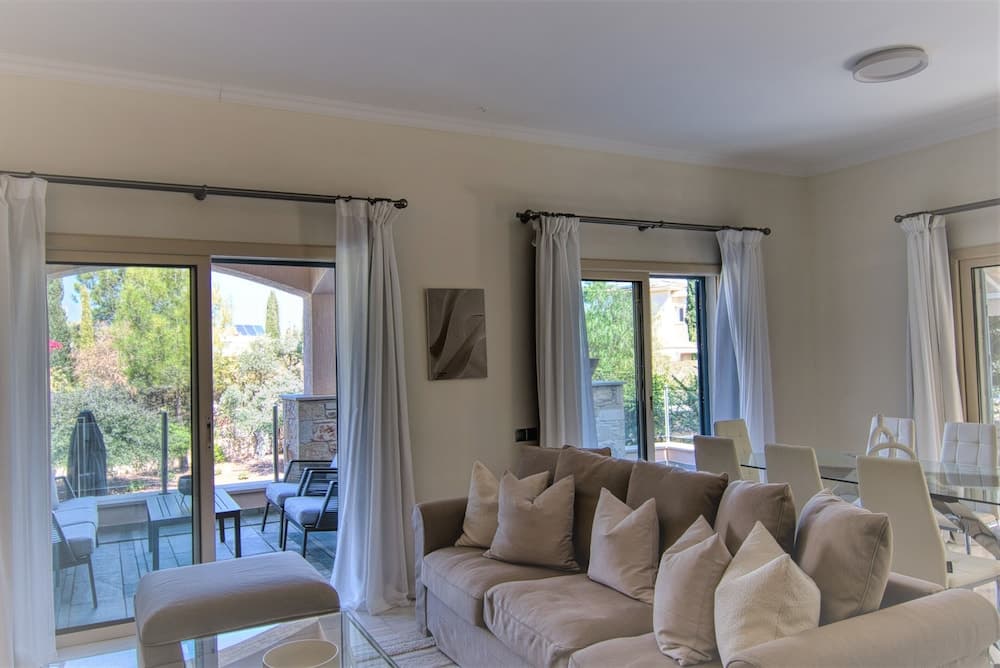 Phaedrus Living: Amorosa 13 Beachside Villa