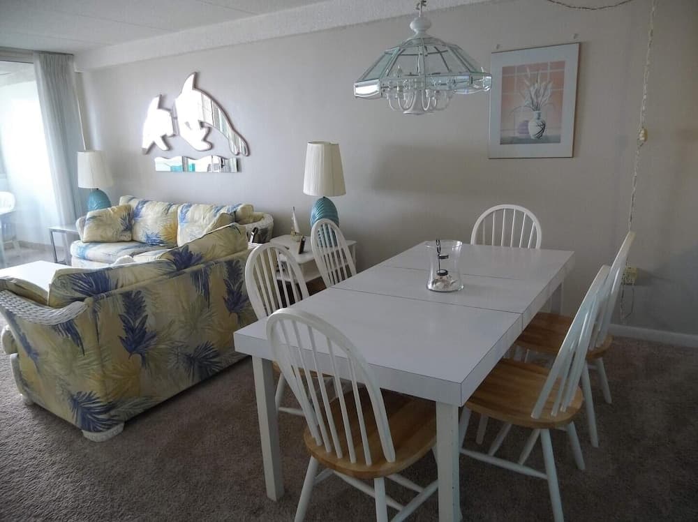 Atlantis 1608 2 Bedroom Condo by RedAwning