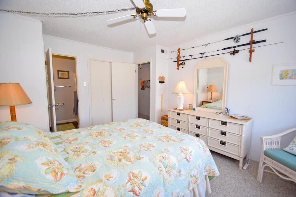 Bridgepoint Ii 5d 2 Bedroom Condo by RedAwning