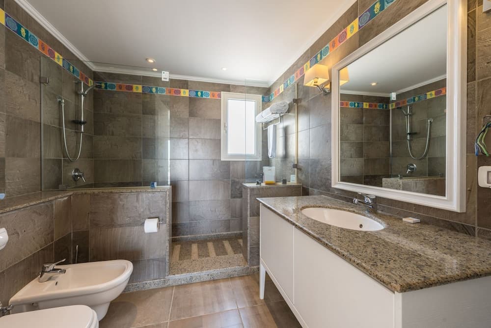 Vesta - Luxury APT II - 2BR - Golf