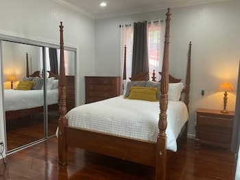 Woodlawn Main-House Downtown SA