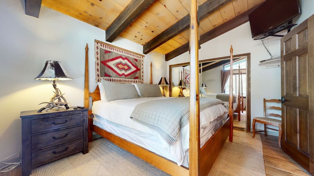 Chateau Sans Nom #19 4 Bedroom Condo by RedAwning