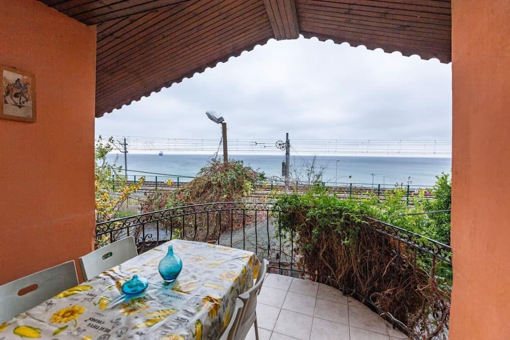 Amazing House With Sea View in Bakirkoy