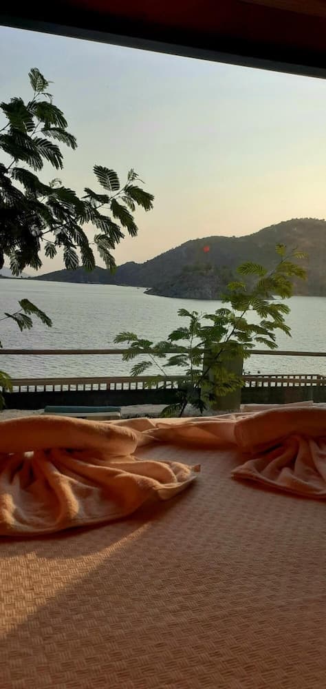 Bungalow With Pier Terrace View in Bozburun