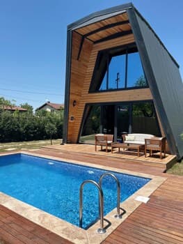 Bungalow With Pool Jacuzzi in Bedroom in Sapanca