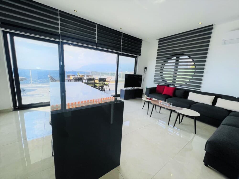 Villa With Private Pool and Terrace in Alanya