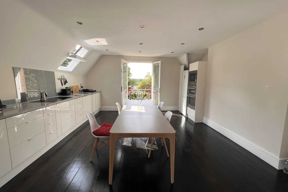 Stylish 1 Bedroom Top Floor Apartment in Highgate