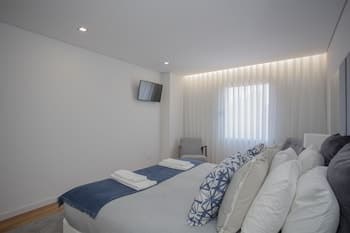 Liiiving -Luxury River View Apartment VI