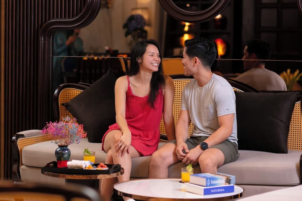 MAY DE VILLE Crown Hotel