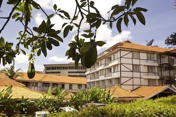 Mosa Court Apartments