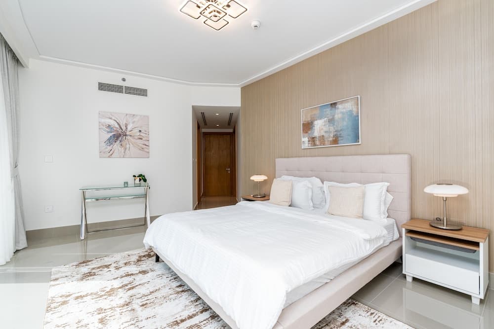 SuperHost - Modern and Unique Apartment with Fountain Views