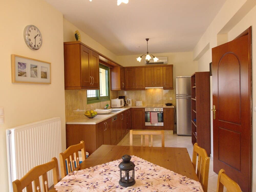 Villa-atlantis Sea View 5 Mins Walk to Sandy Beach