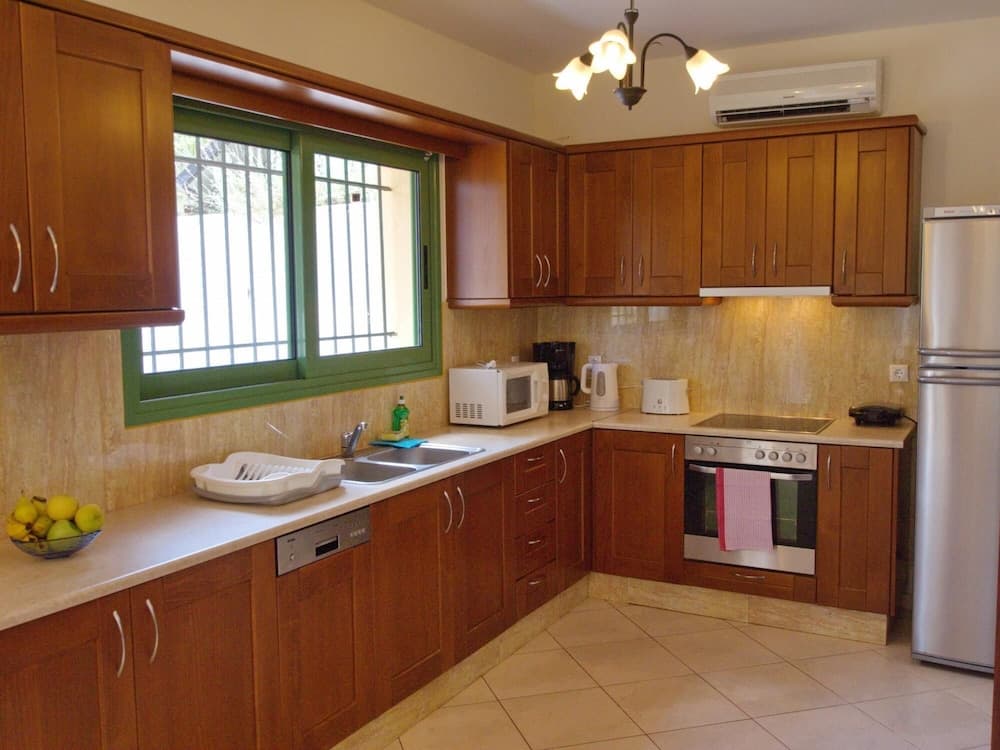 Villa-atlantis Sea View 5 Mins Walk to Sandy Beach