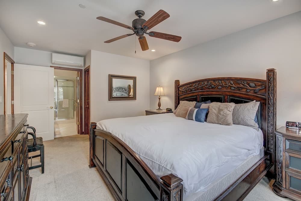 Modern and Updated St James Premium 3 Bedroom Residence 3 Condo by RedAwning