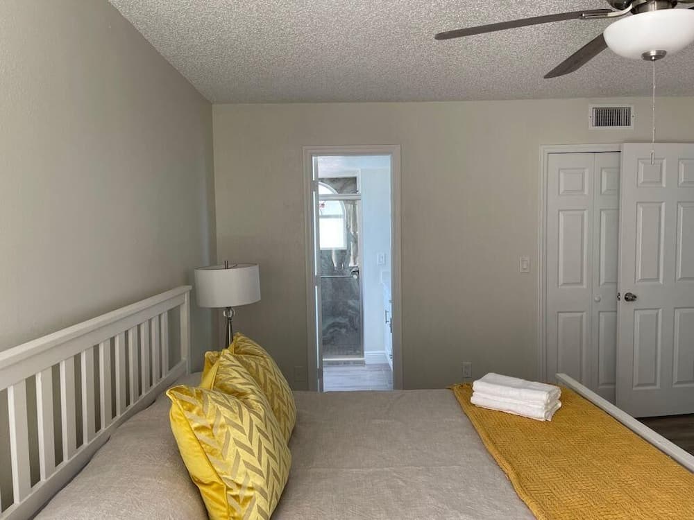 Three Bedroom Apartment #7 -- 2737 NPB -- Vusa Three Bedroom Condo Apartment