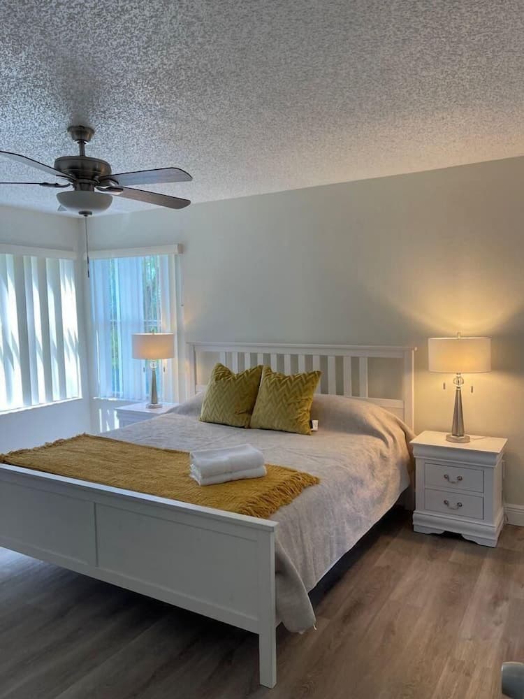 Three Bedroom Apartment #7 -- 2737 NPB -- Vusa Three Bedroom Condo Apartment