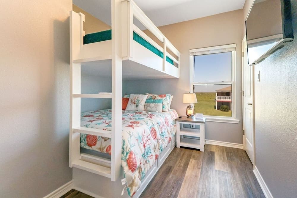 Tideâs Up 3 Bedroom Home by RedAwning