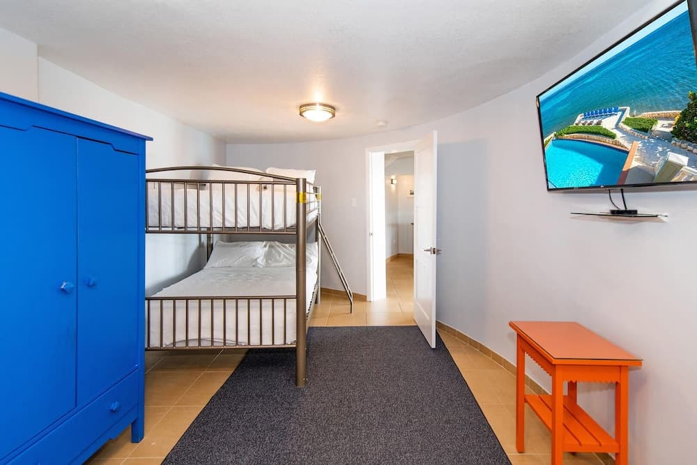 Cayman Castle & Guesthouse