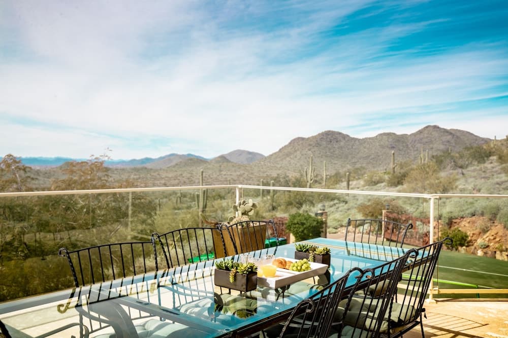 Vista Verde by Avantstay Isolated Villa w/ Putting Green, Pool, Fire Pit!