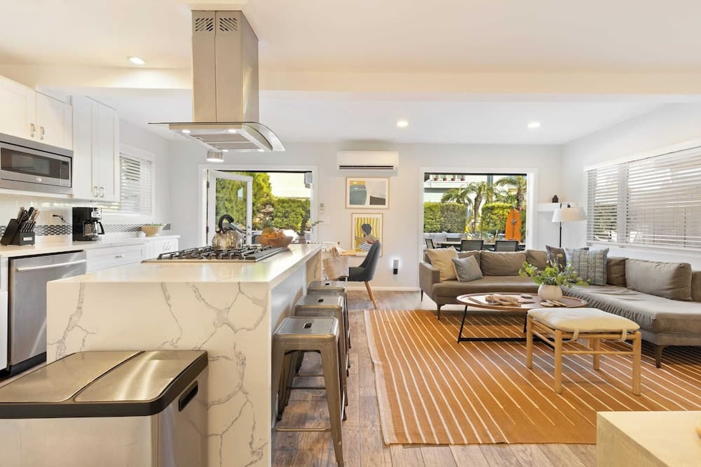 Mission Point 1 by Avantstay San Diego Beach House w/ Huge Patio & Fire Pit Walk to Beach!