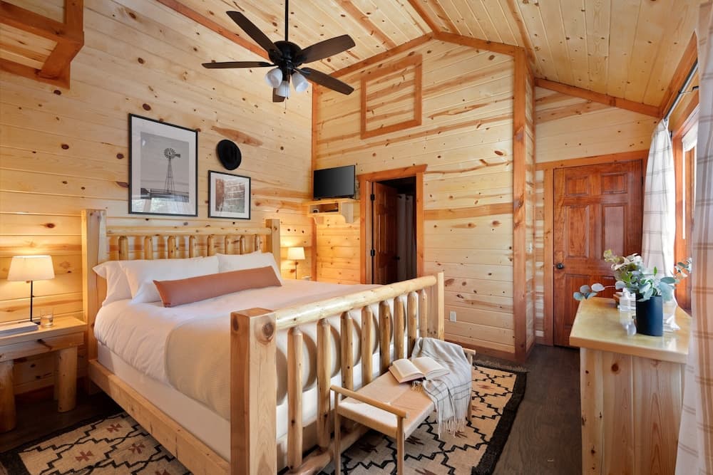 Haywood by Avantstay Mountain Living Dream! w/ Movie Theatre, Hot Tub+views!